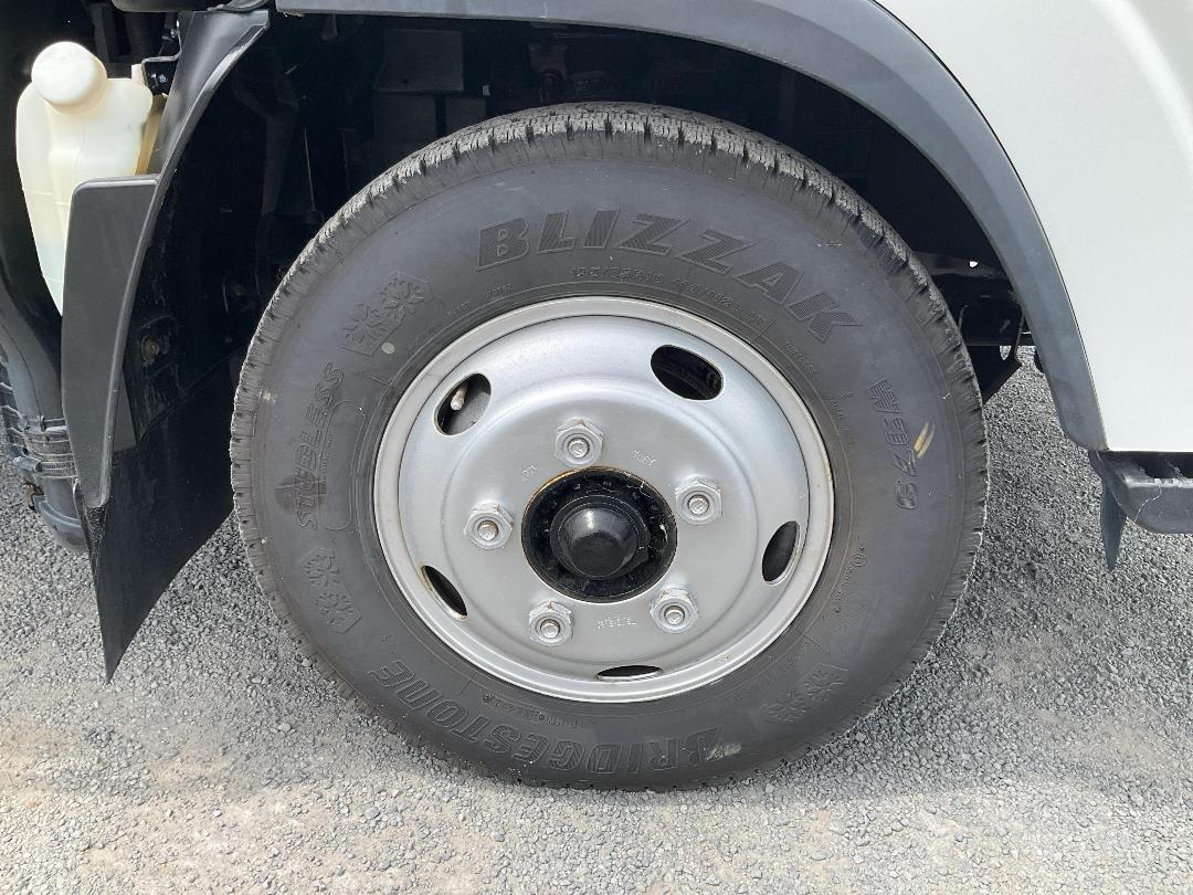 Photo '38' of Isuzu ELF Chiller Photo '38' of Isuzu ELF Chiller