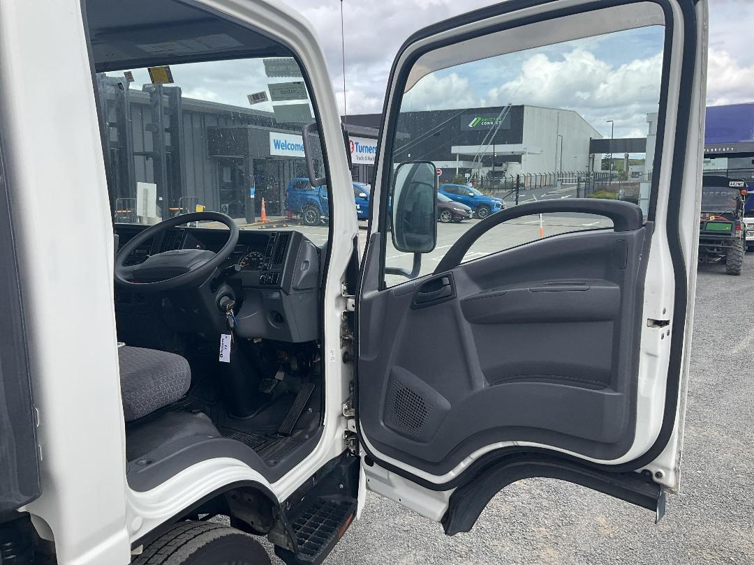 Photo '11' of Isuzu ELF Chiller Photo '11' of Isuzu ELF Chiller