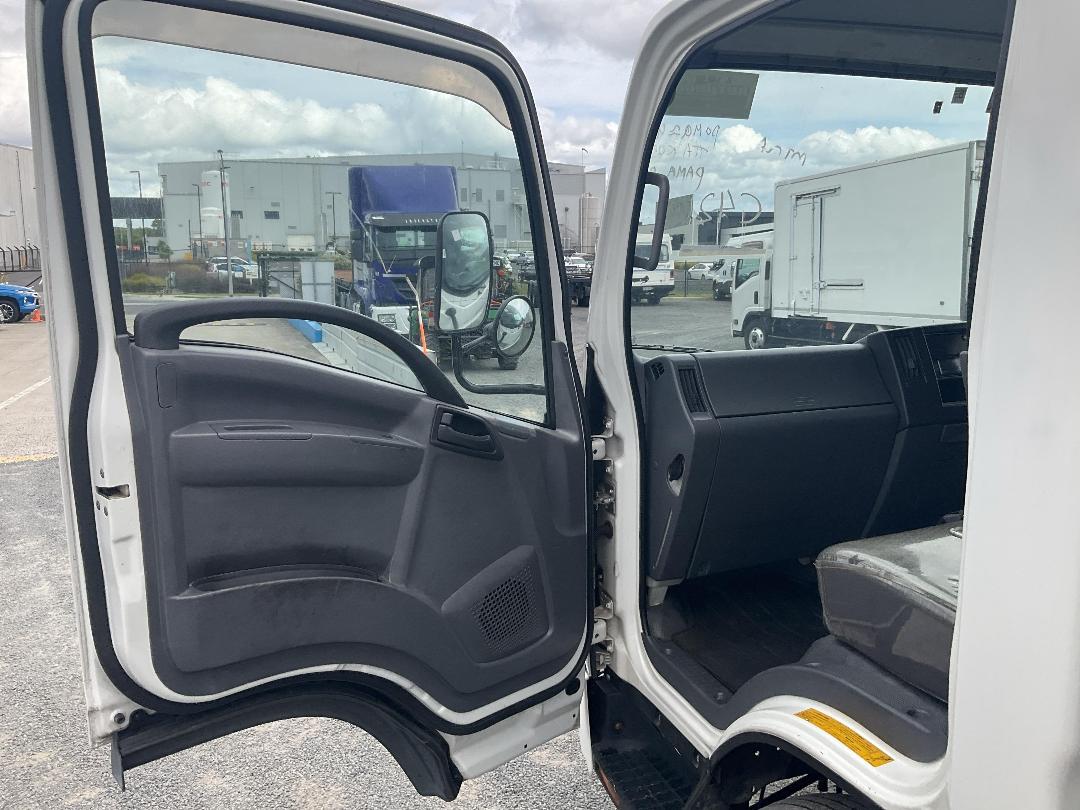 Photo '21' of Isuzu ELF Chiller Photo '21' of Isuzu ELF Chiller