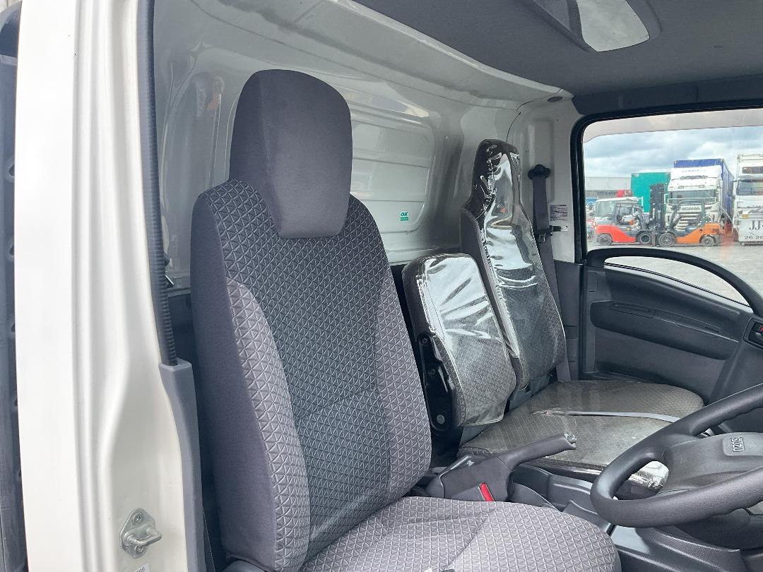 Photo '20' of Isuzu ELF Chiller Photo '20' of Isuzu ELF Chiller