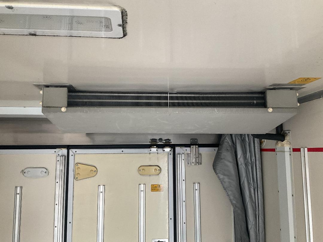 Photo '32' of Isuzu ELF Chiller Photo '32' of Isuzu ELF Chiller