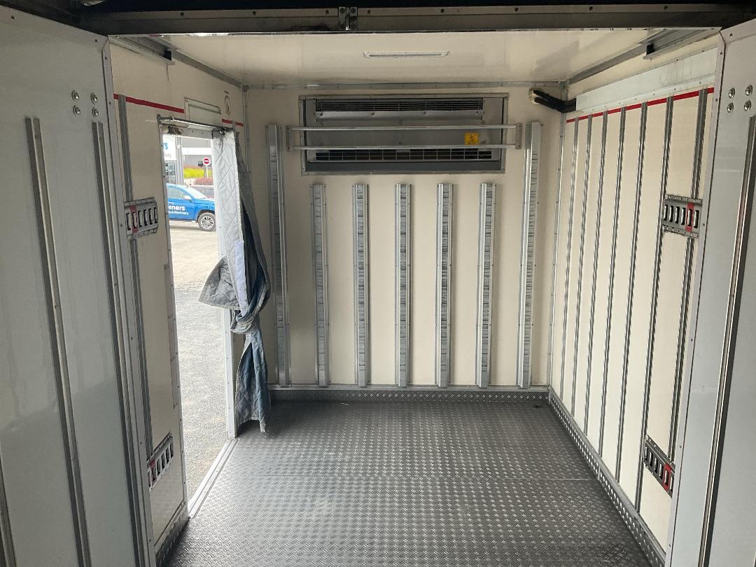 Photo '31' of Isuzu ELF Chiller Photo '31' of Isuzu ELF Chiller