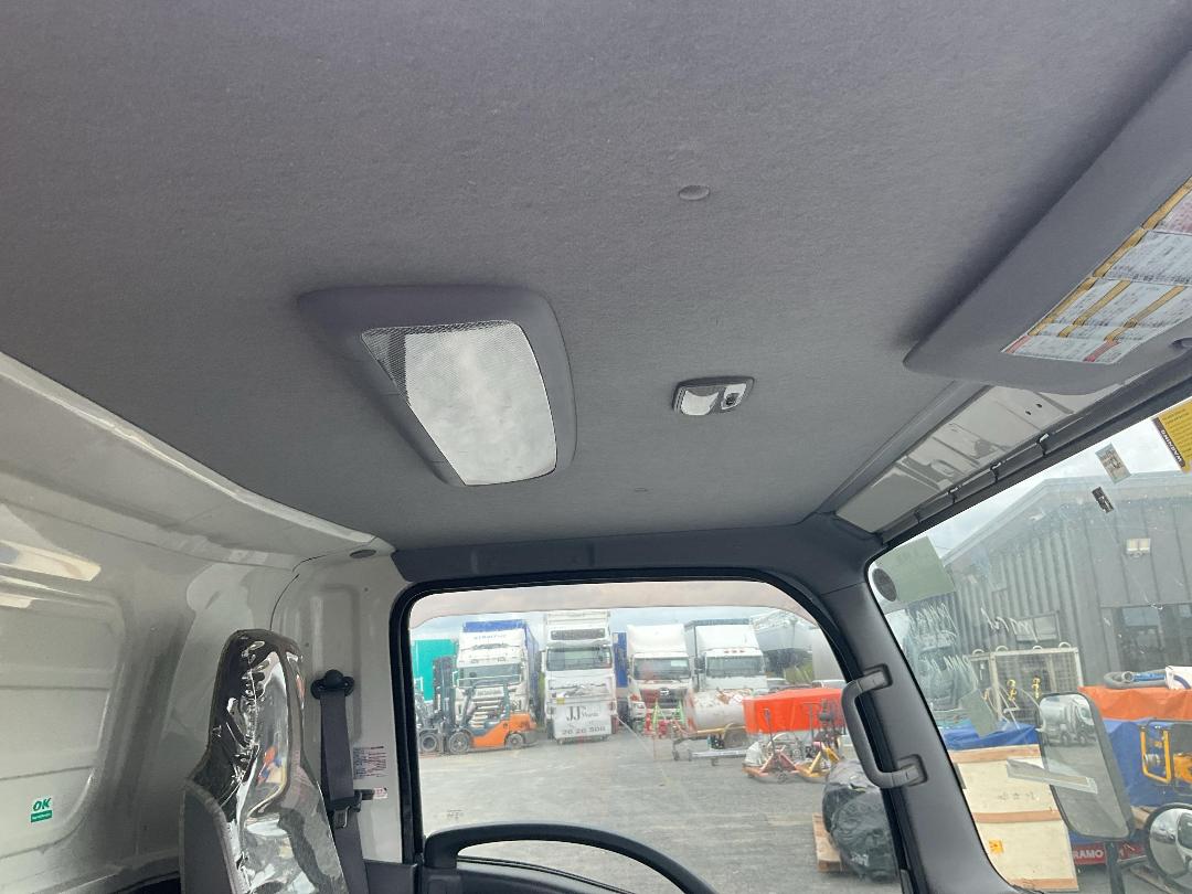 Photo '19' of Isuzu ELF Chiller Photo '19' of Isuzu ELF Chiller