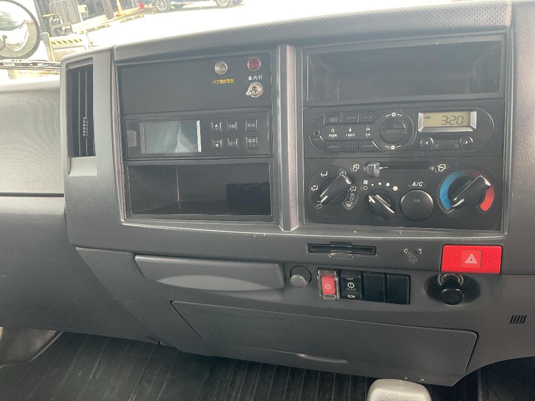 Photo '17' of Isuzu ELF Chiller Photo '17' of Isuzu ELF Chiller