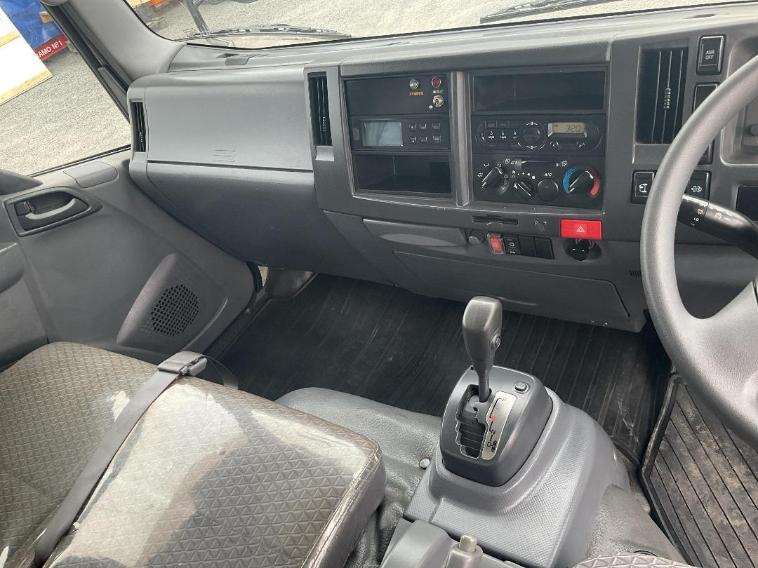 Photo '18' of Isuzu ELF Chiller Photo '18' of Isuzu ELF Chiller