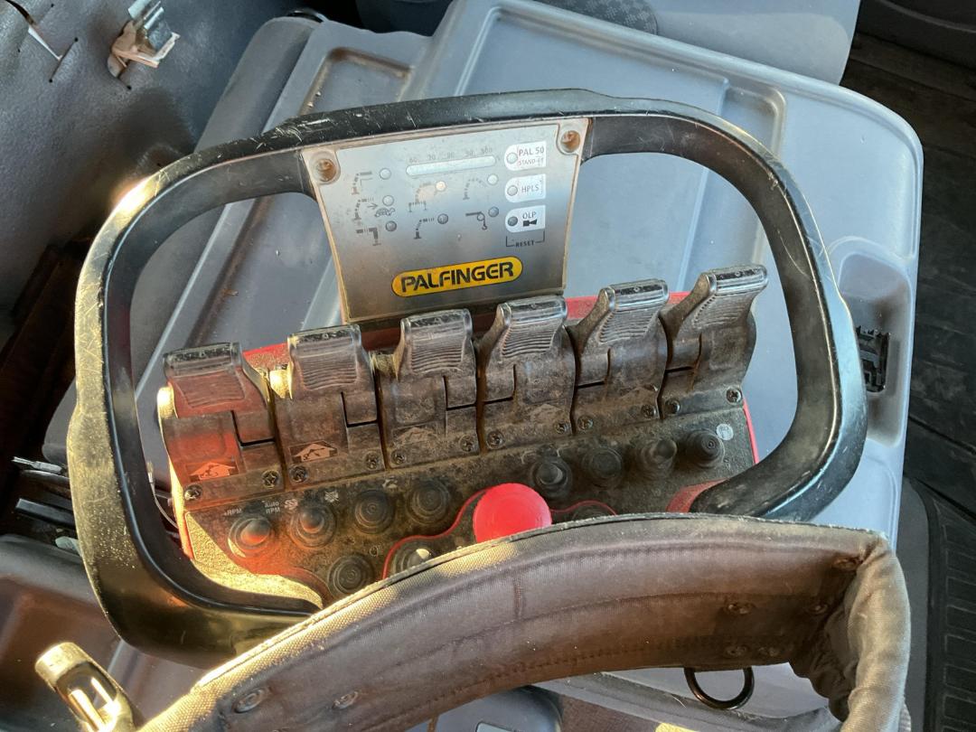 Photo '16' of Isuzu F Series FVZ1400M Flat Deck Crane