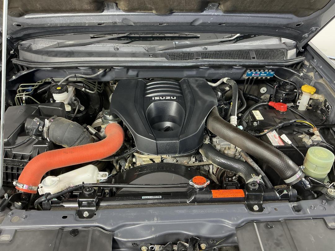 Photo '13' of Isuzu MU-X