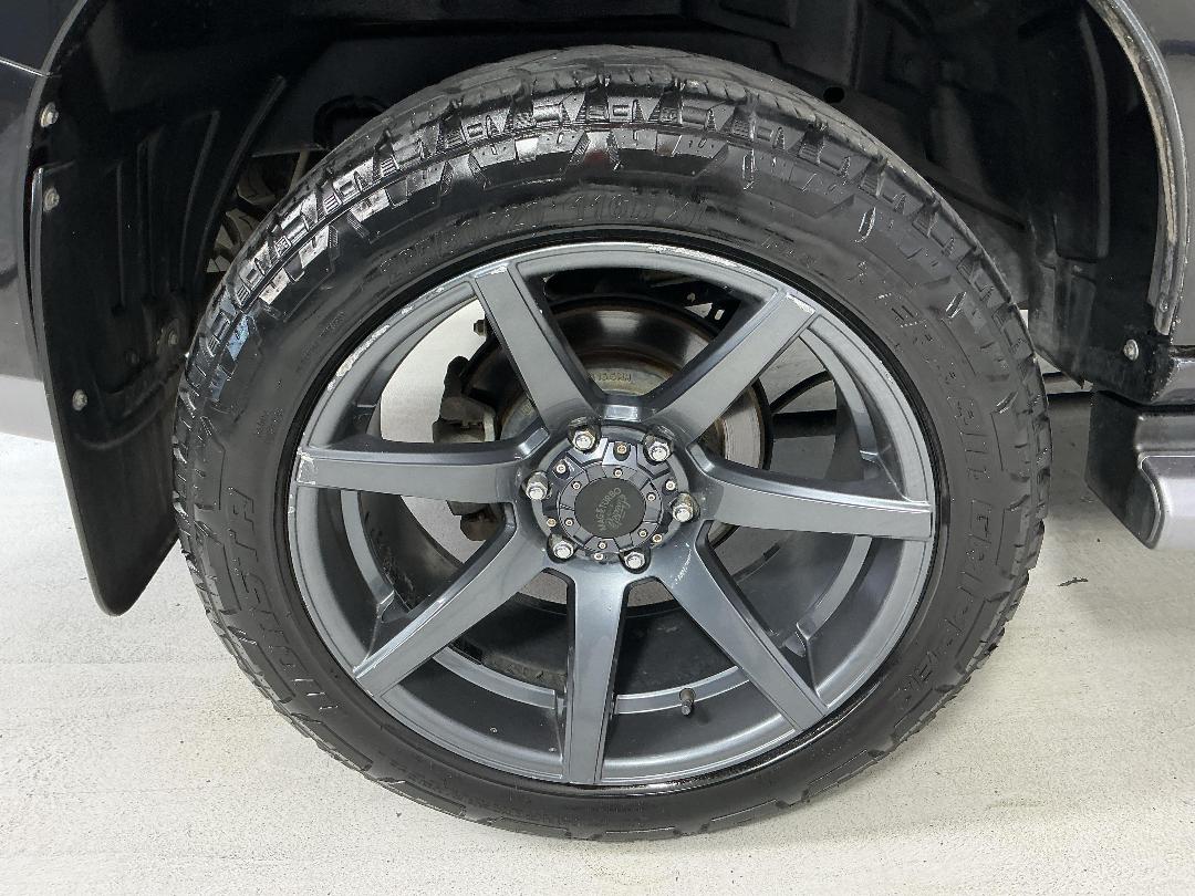 Photo '12' of Isuzu MU-X