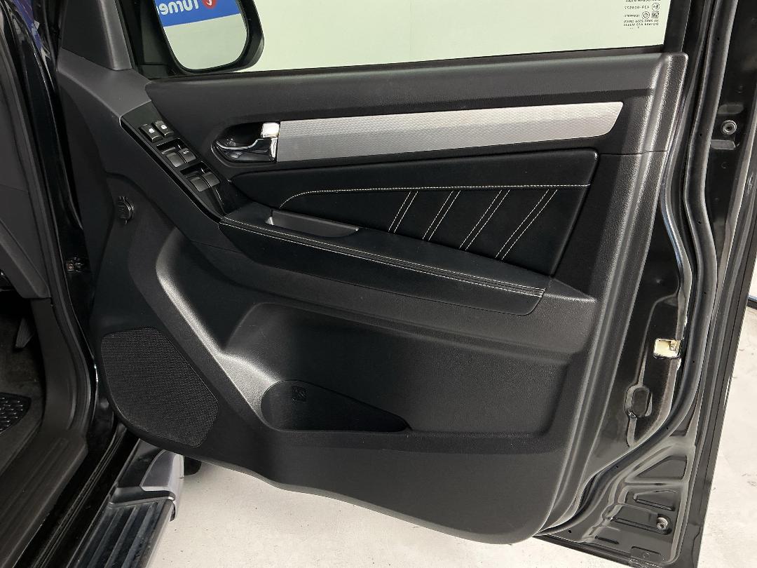 Photo '15' of Isuzu MU-X