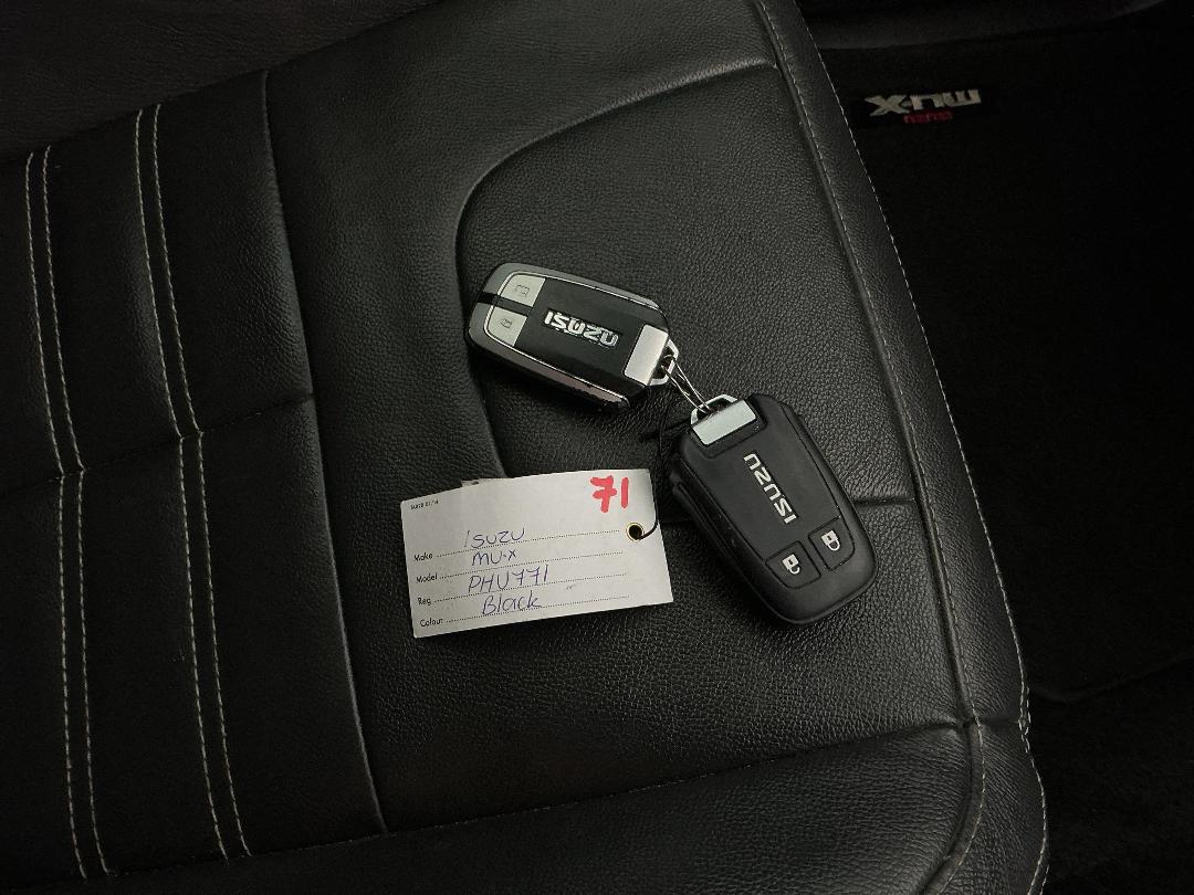 Photo '22' of Isuzu MU-X