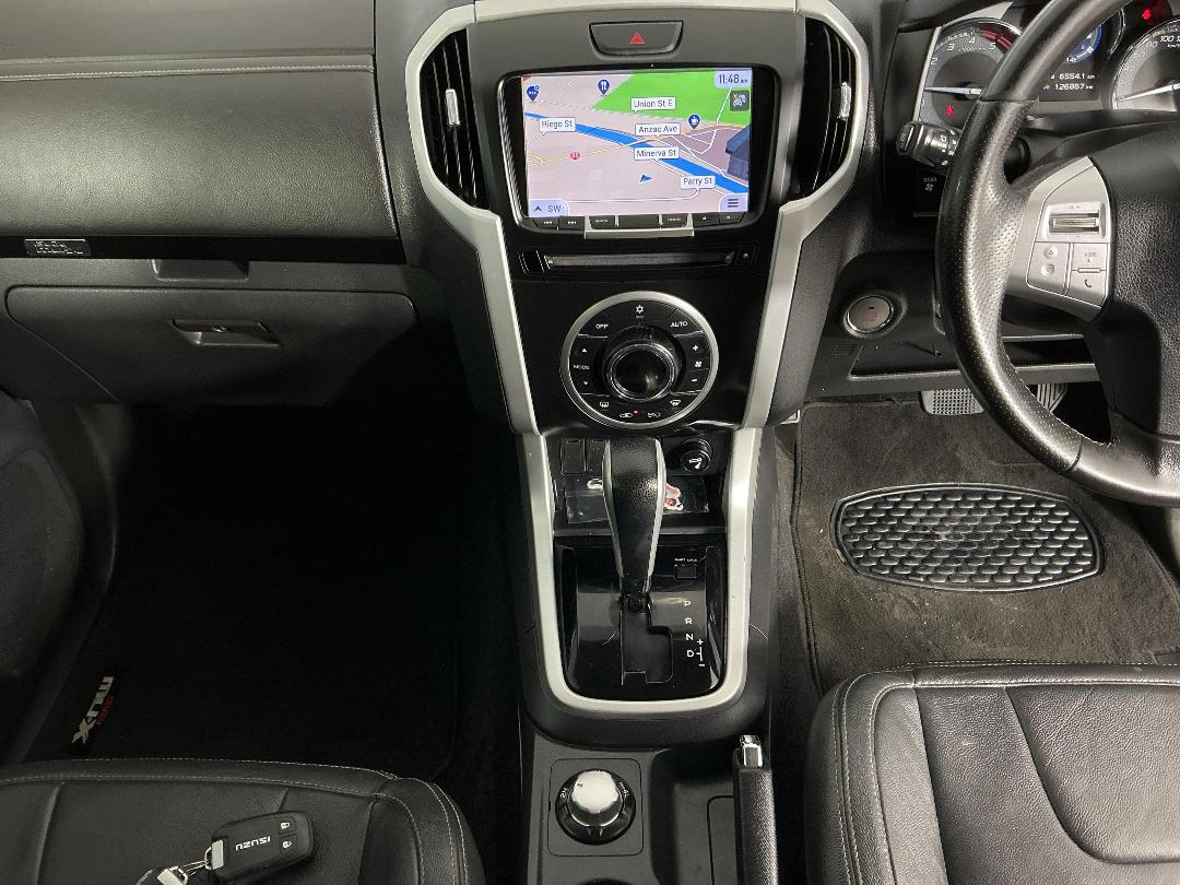 Photo '18' of Isuzu MU-X