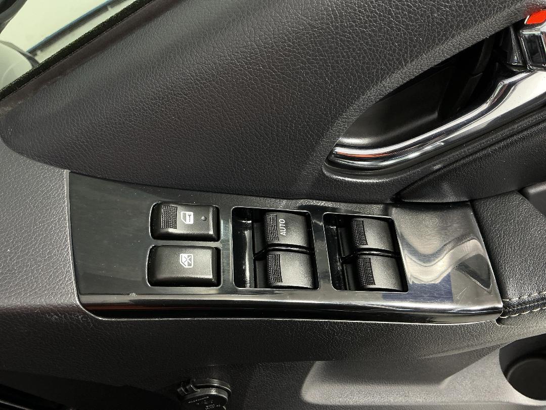 Photo '27' of Isuzu MU-X