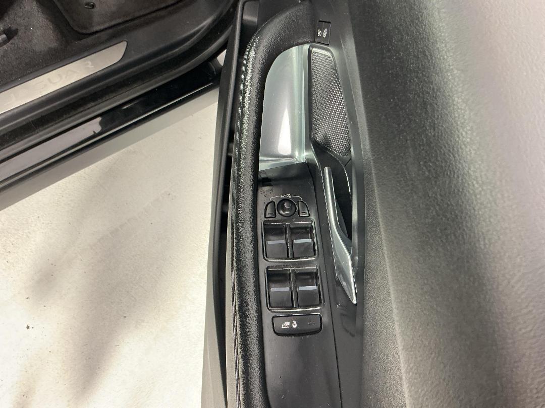 Photo '23' of Jaguar E-Pace