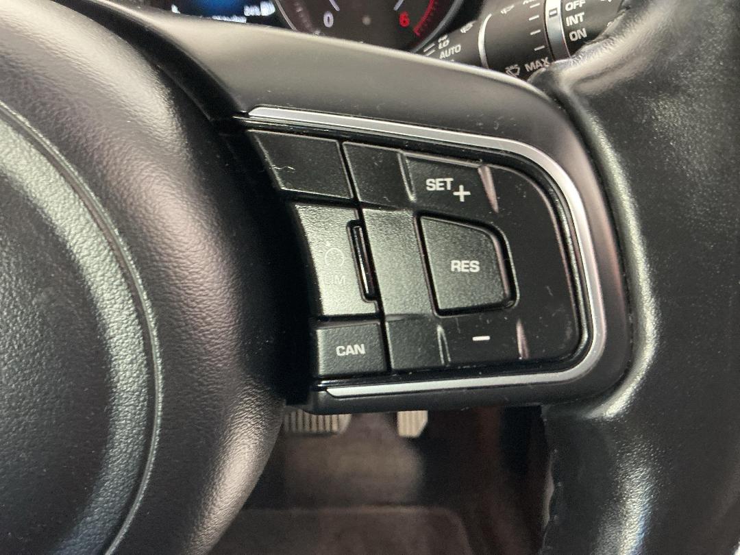 Photo '25' of Jaguar E-Pace