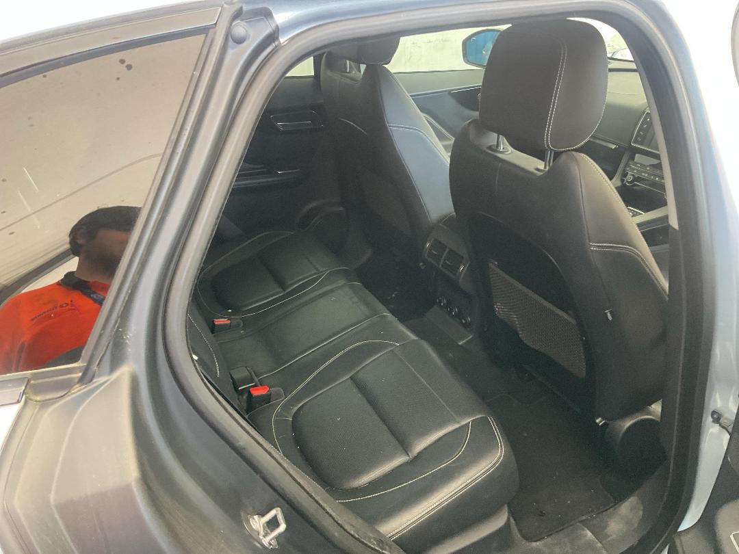 Photo '15' of Jaguar F-Pace 30D R-Sport Photo '15' of Jaguar F-Pace 30D R-Sport