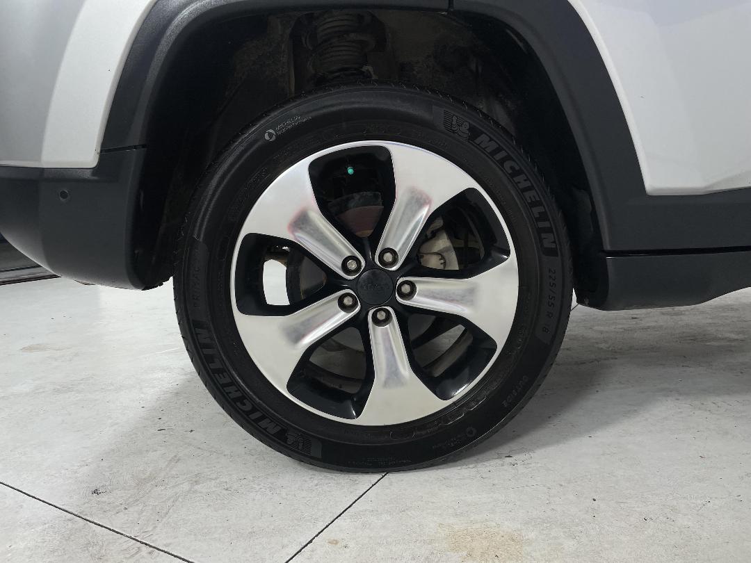 Photo '12' of Jeep Compass