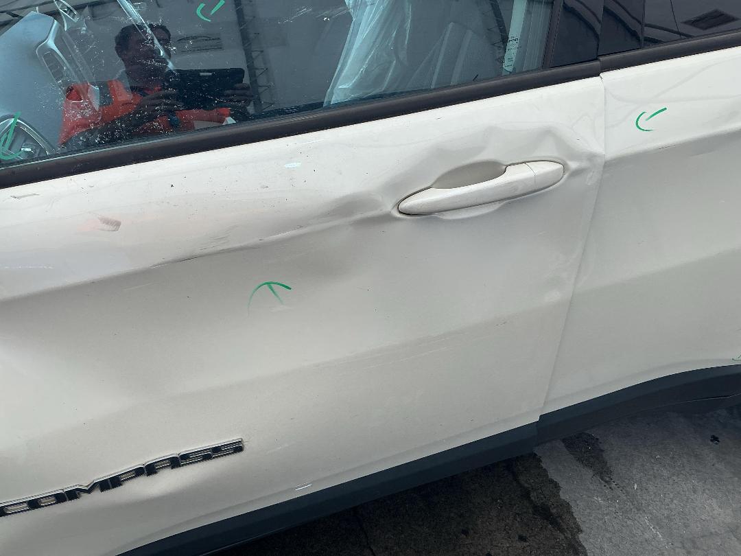 Photo '10' of Jeep Compass Longitude