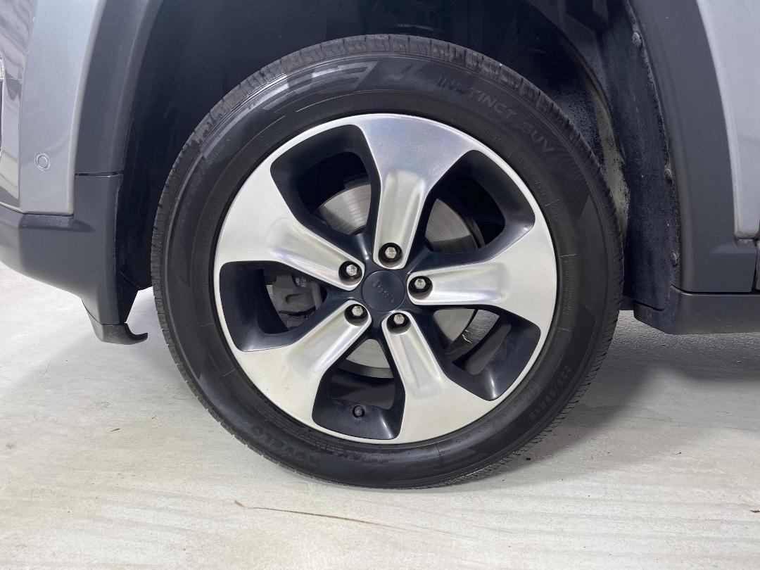 Photo '10' of Jeep Compass