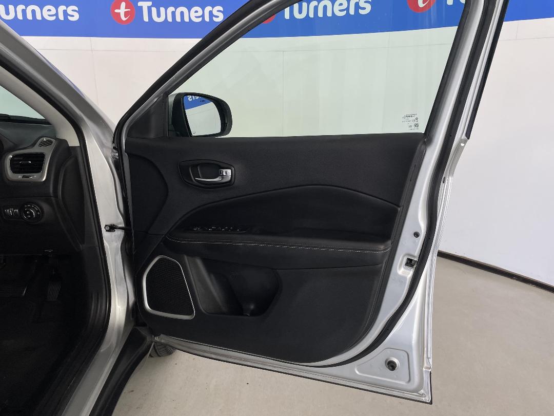 Photo '15' of Jeep Compass Photo '15' of Jeep Compass