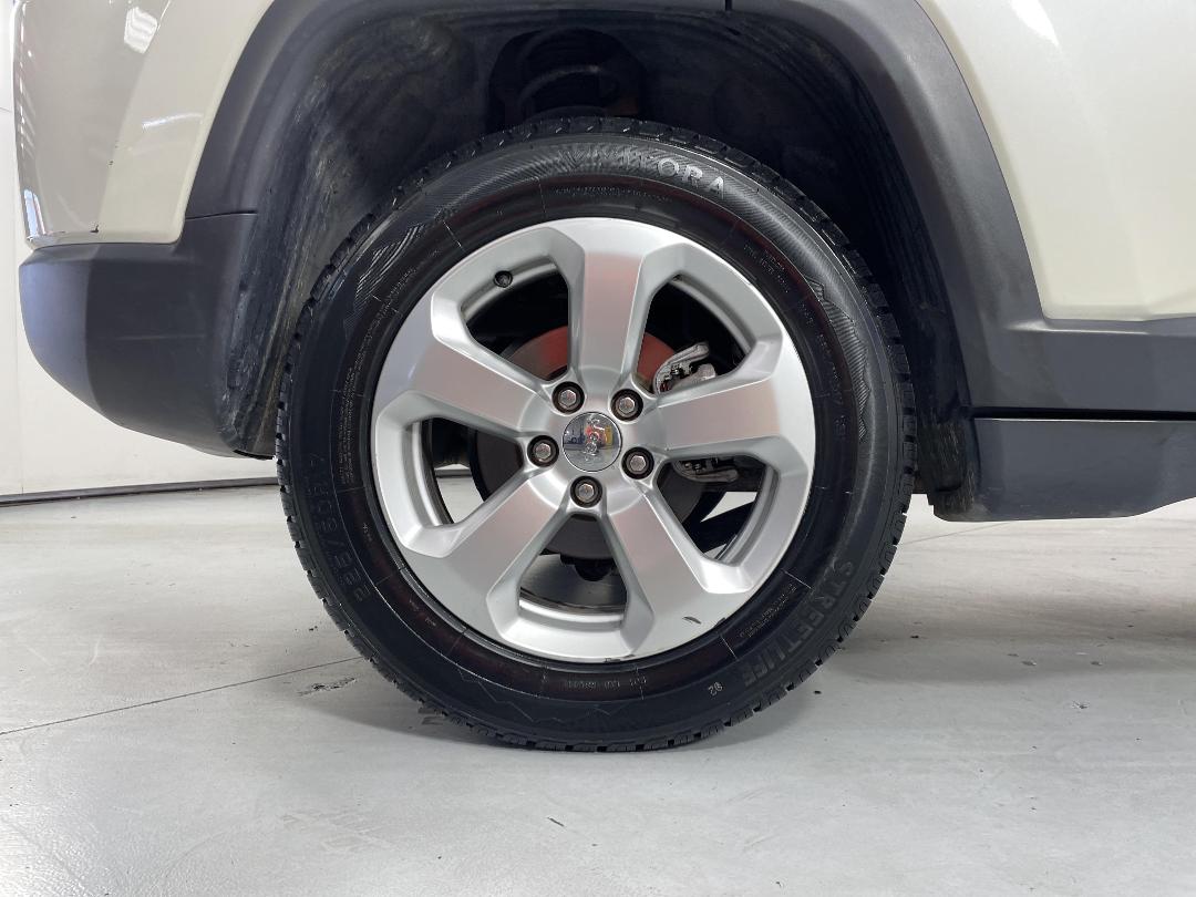 Photo '12' of Jeep Compass