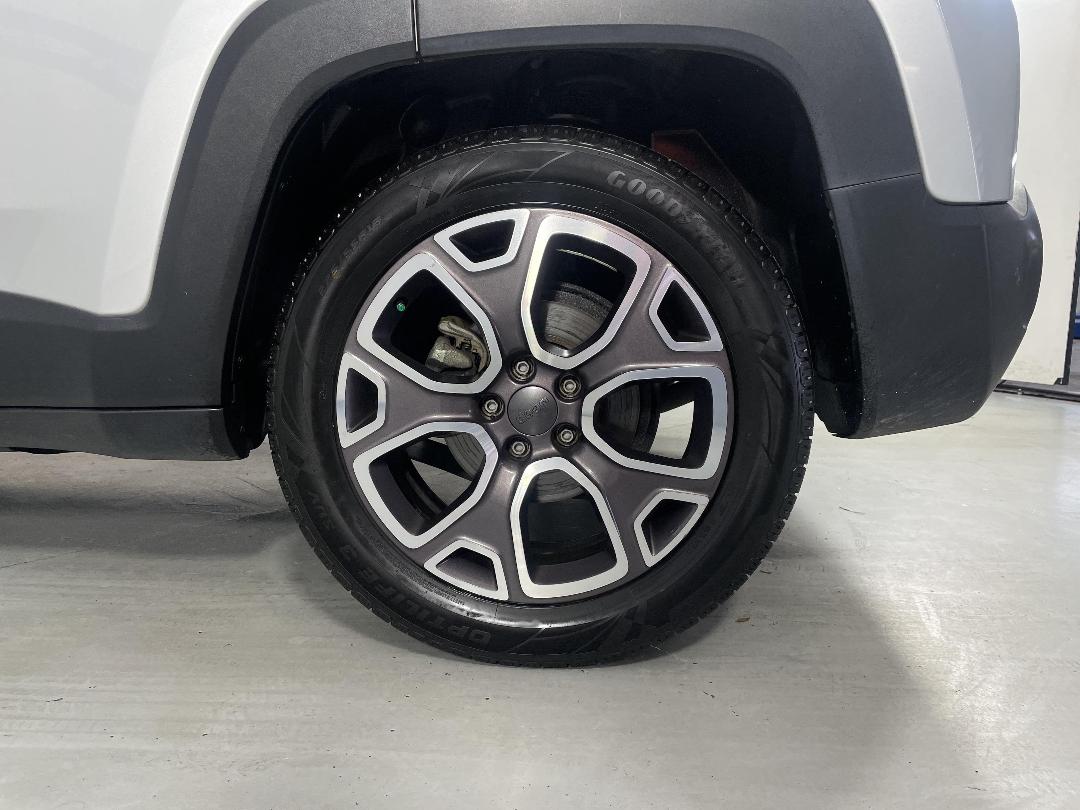 Photo '11' of Jeep Renegade