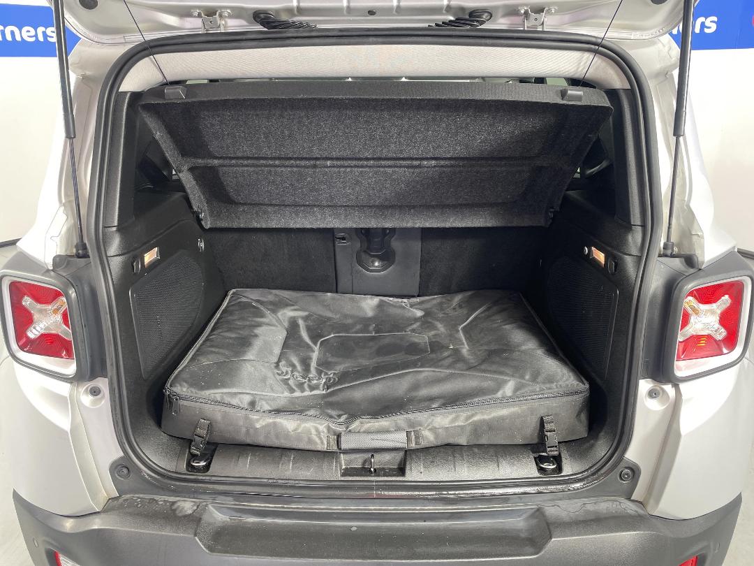 Photo '14' of Jeep Renegade