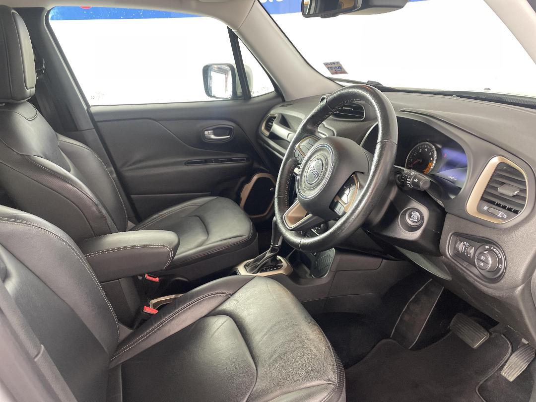 Photo '16' of Jeep Renegade