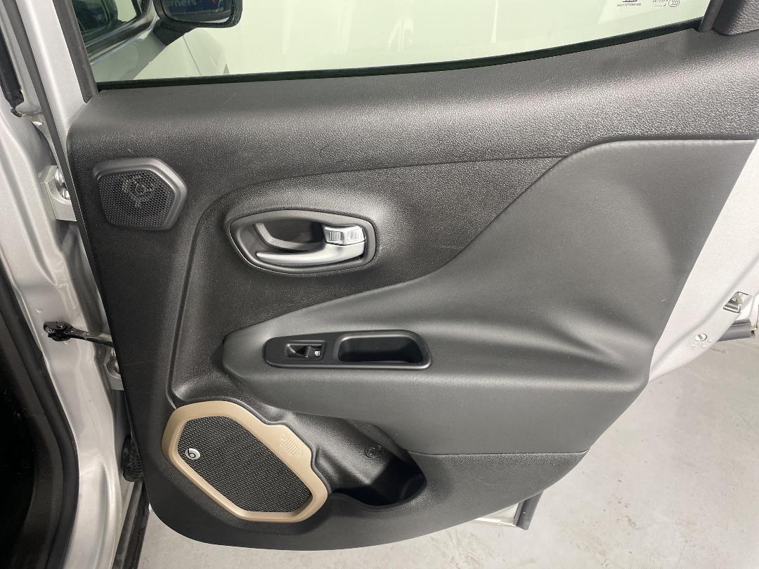 Photo '19' of Jeep Renegade