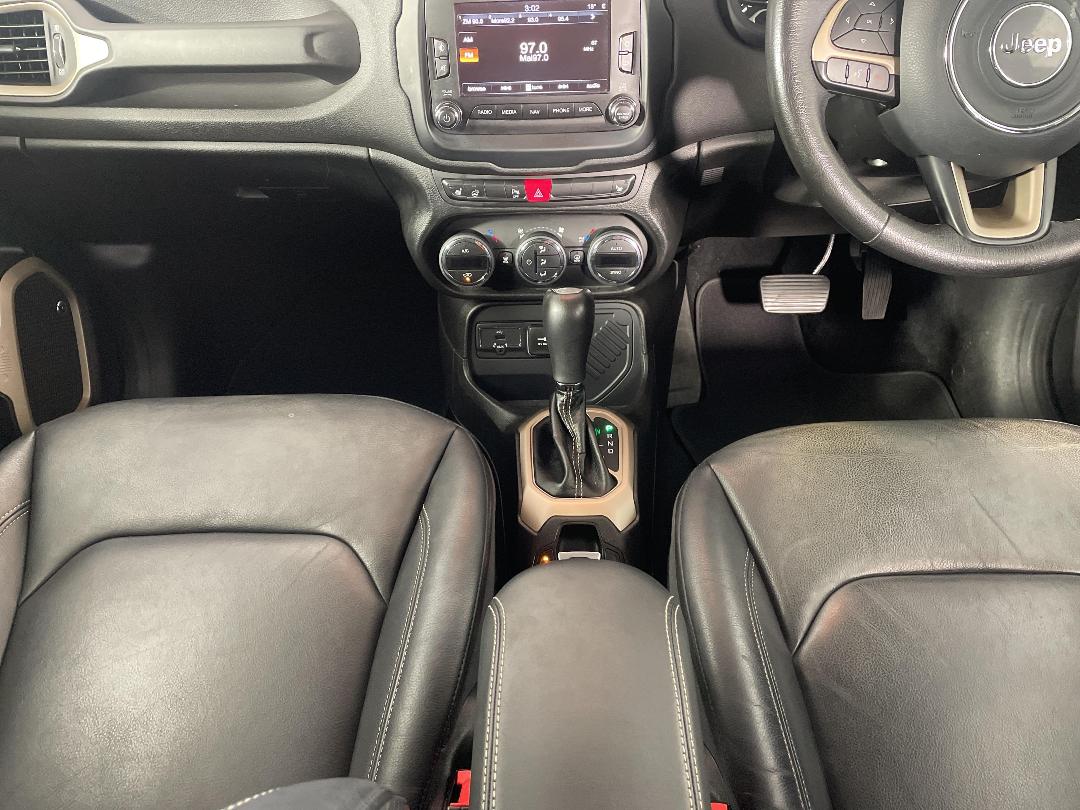 Photo '18' of Jeep Renegade