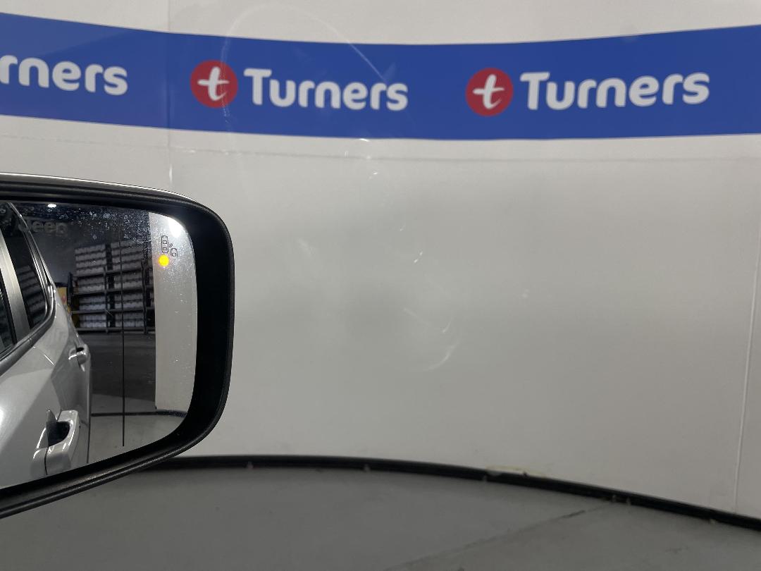 Photo '28' of Jeep Renegade