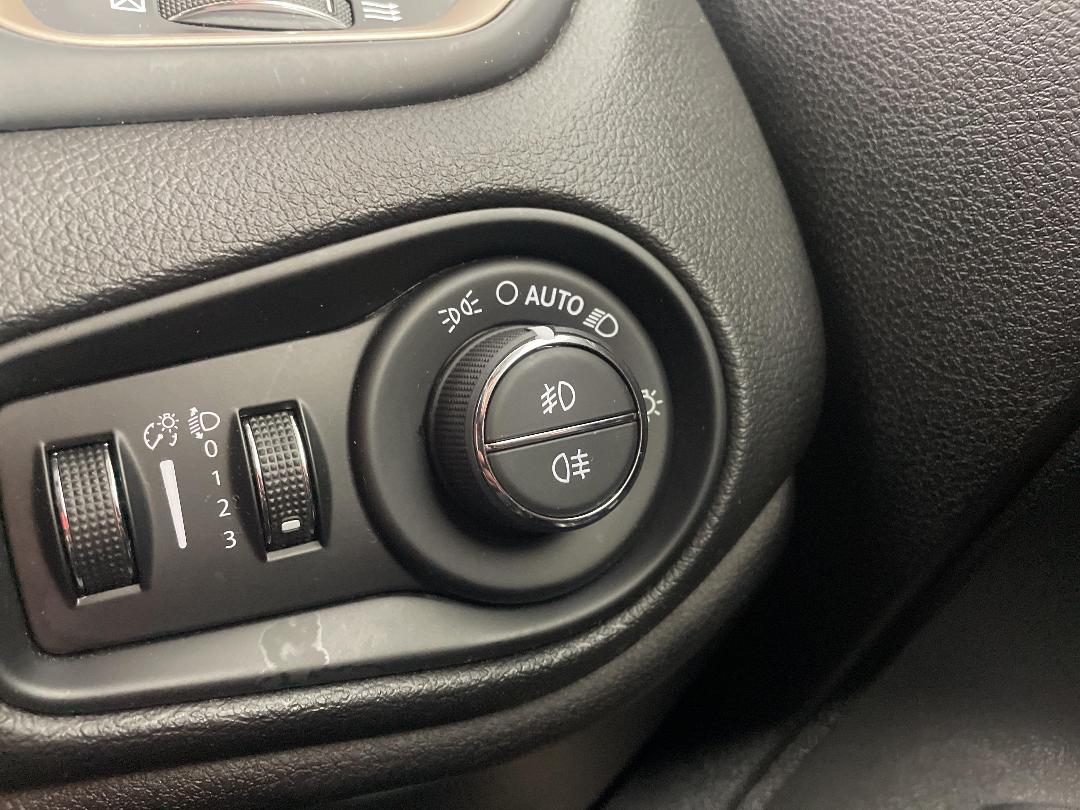 Photo '27' of Jeep Renegade