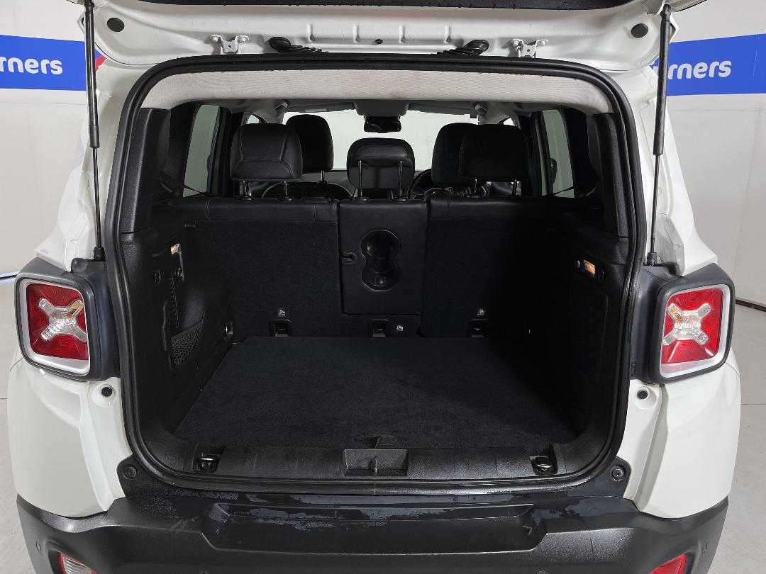 Photo '14' of Jeep Renegade