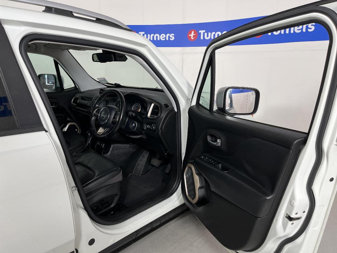 Photo '15' of Jeep Renegade