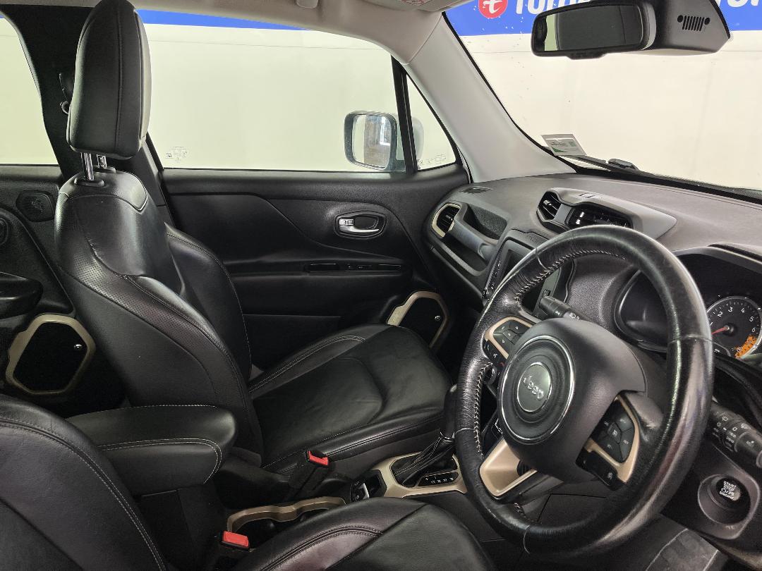 Photo '16' of Jeep Renegade