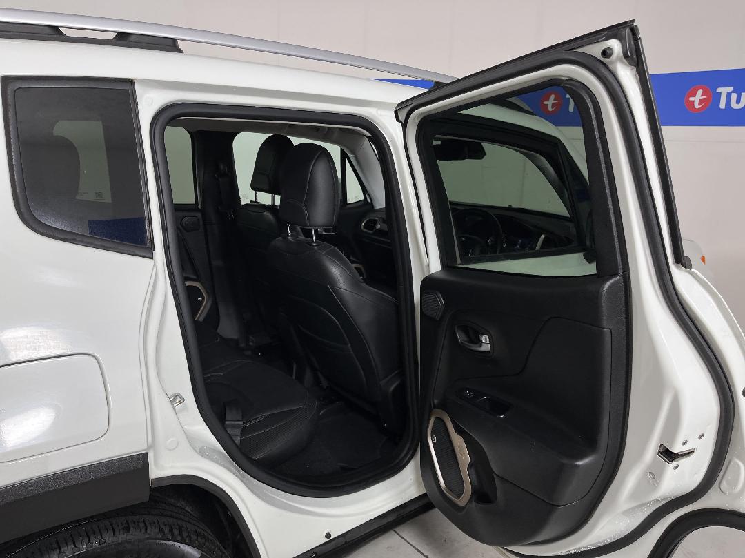 Photo '19' of Jeep Renegade