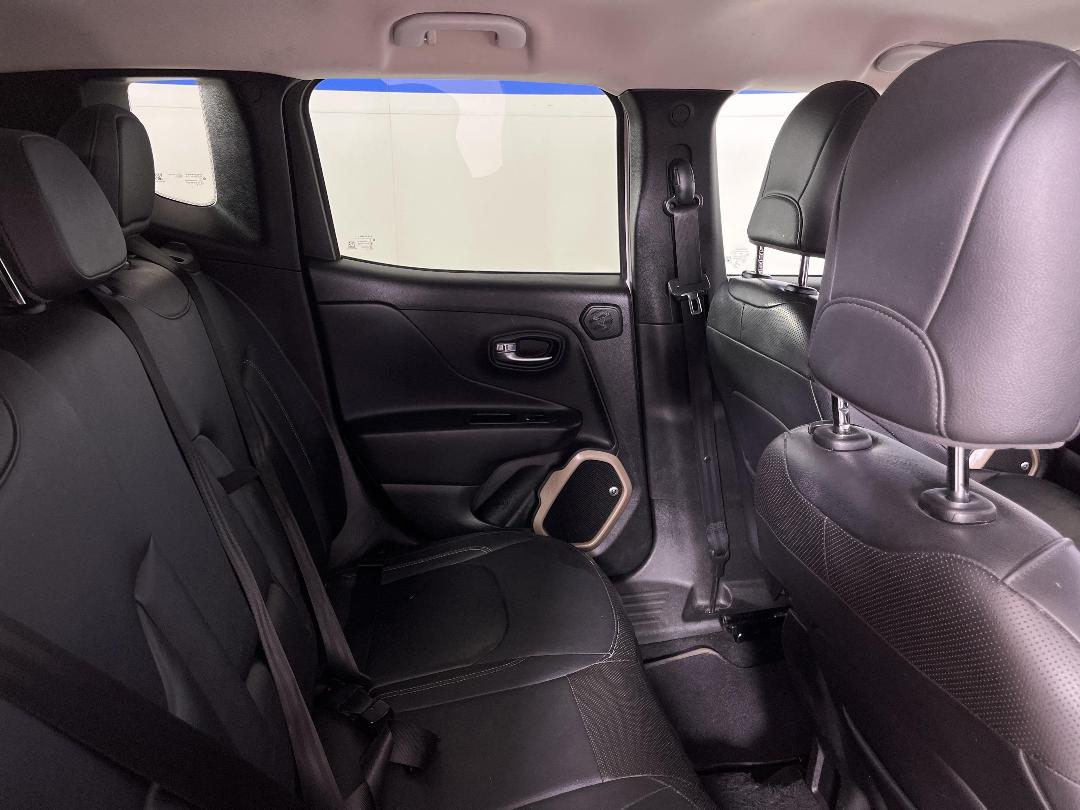 Photo '20' of Jeep Renegade