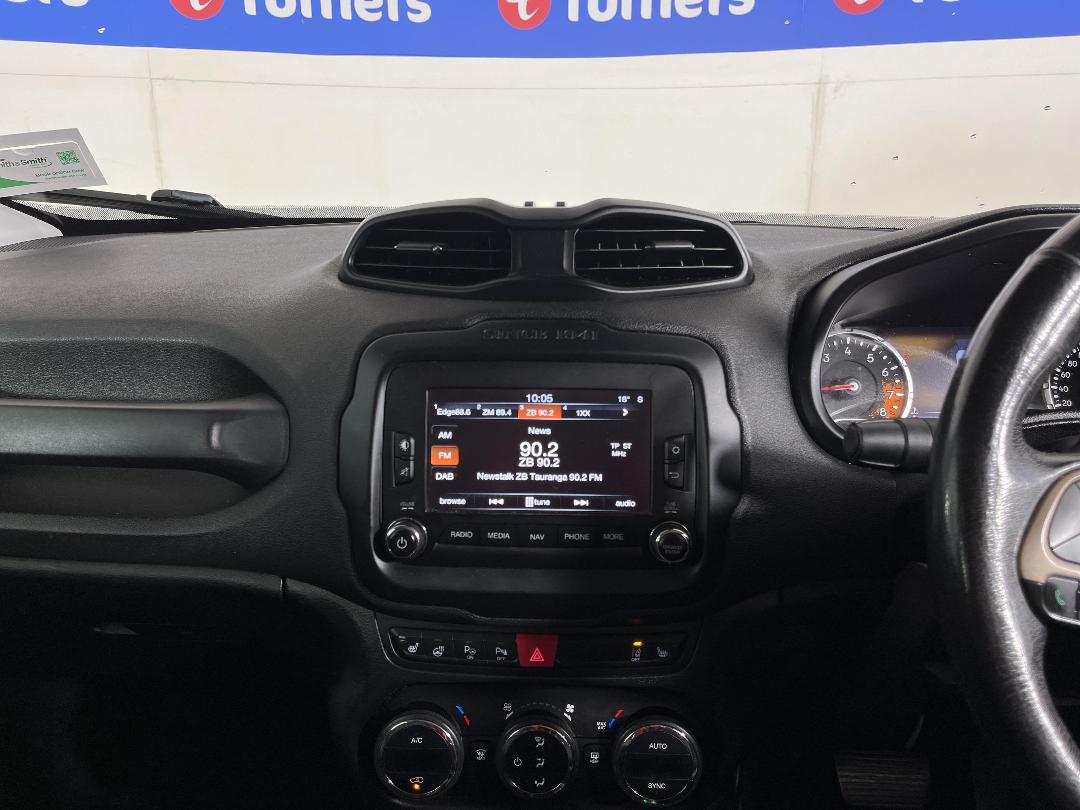 Photo '18' of Jeep Renegade