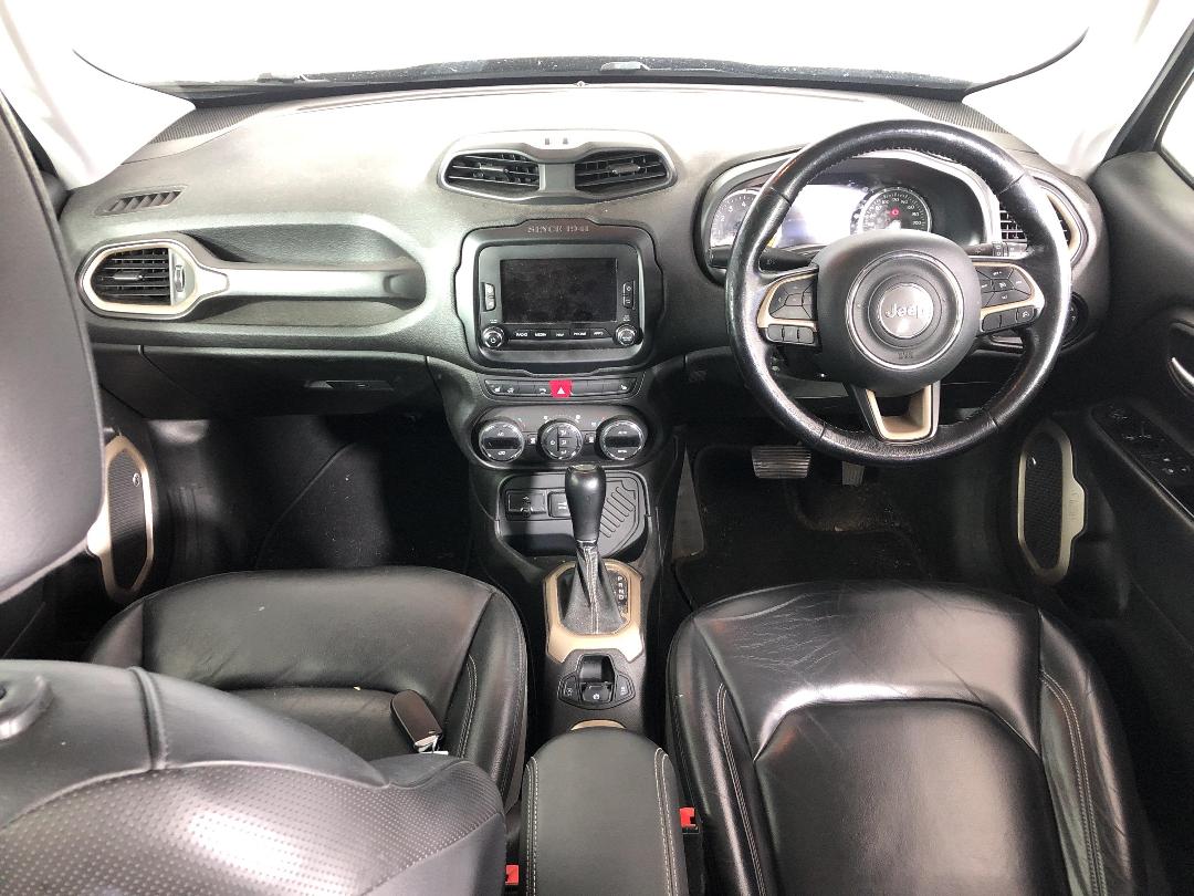 Photo '9' of Jeep Renegade Limited