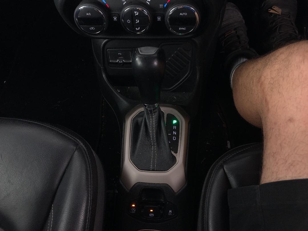 Photo '12' of Jeep Renegade Limited