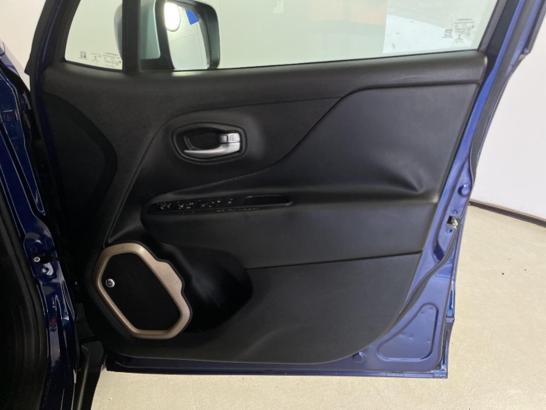 Photo '15' of Jeep Renegade Photo '15' of Jeep Renegade