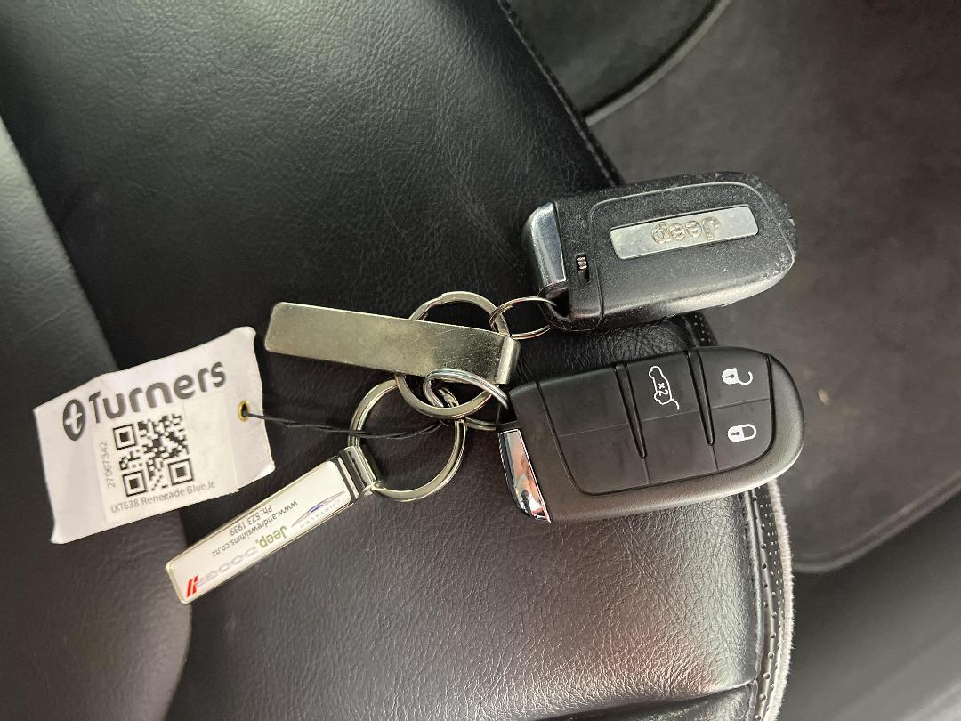 Photo '22' of Jeep Renegade Photo '22' of Jeep Renegade