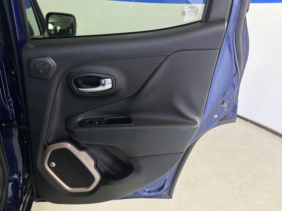 Photo '19' of Jeep Renegade Photo '19' of Jeep Renegade