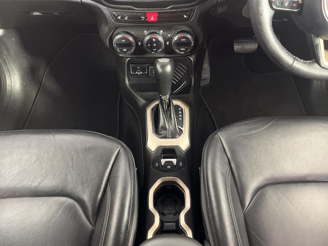 Photo '18' of Jeep Renegade Photo '18' of Jeep Renegade