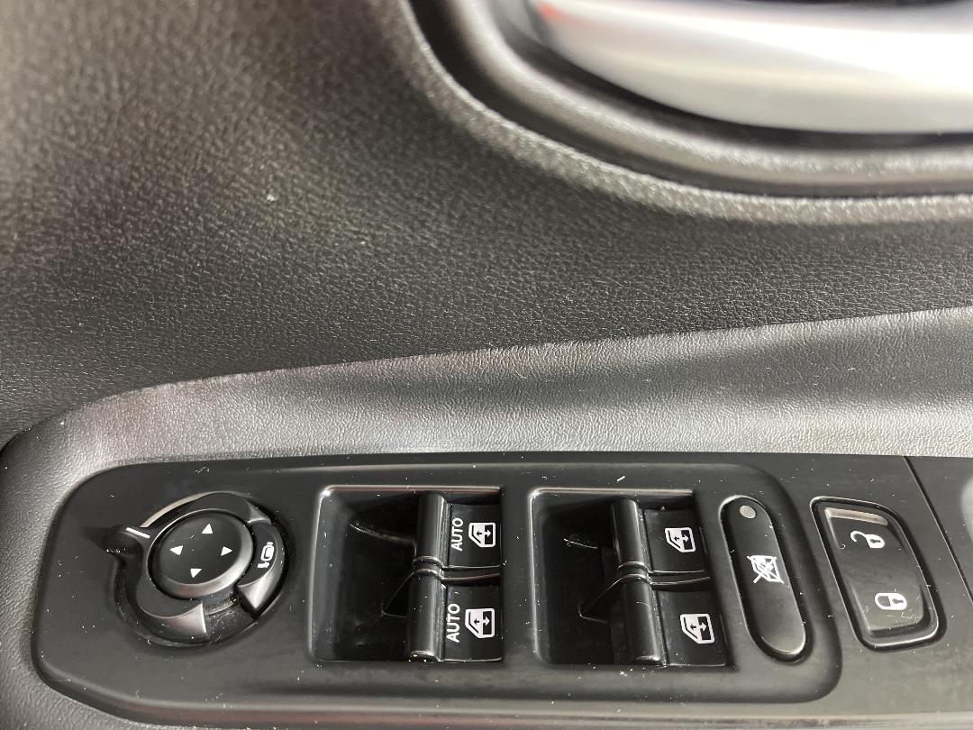 Photo '27' of Jeep Renegade Photo '27' of Jeep Renegade