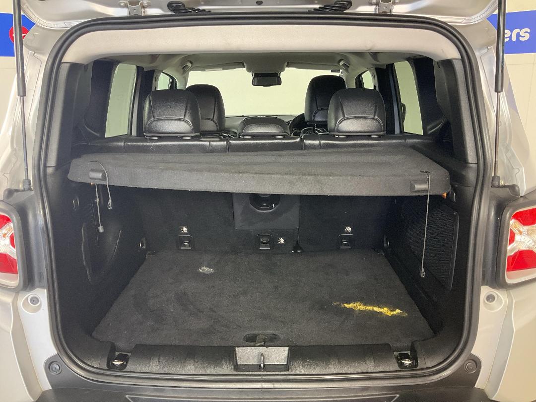 Photo '14' of Jeep Renegade Photo '14' of Jeep Renegade