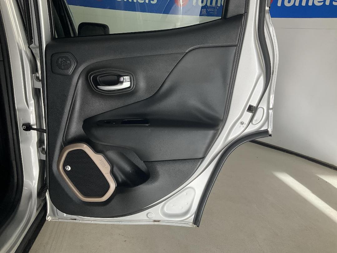 Photo '19' of Jeep Renegade Photo '19' of Jeep Renegade