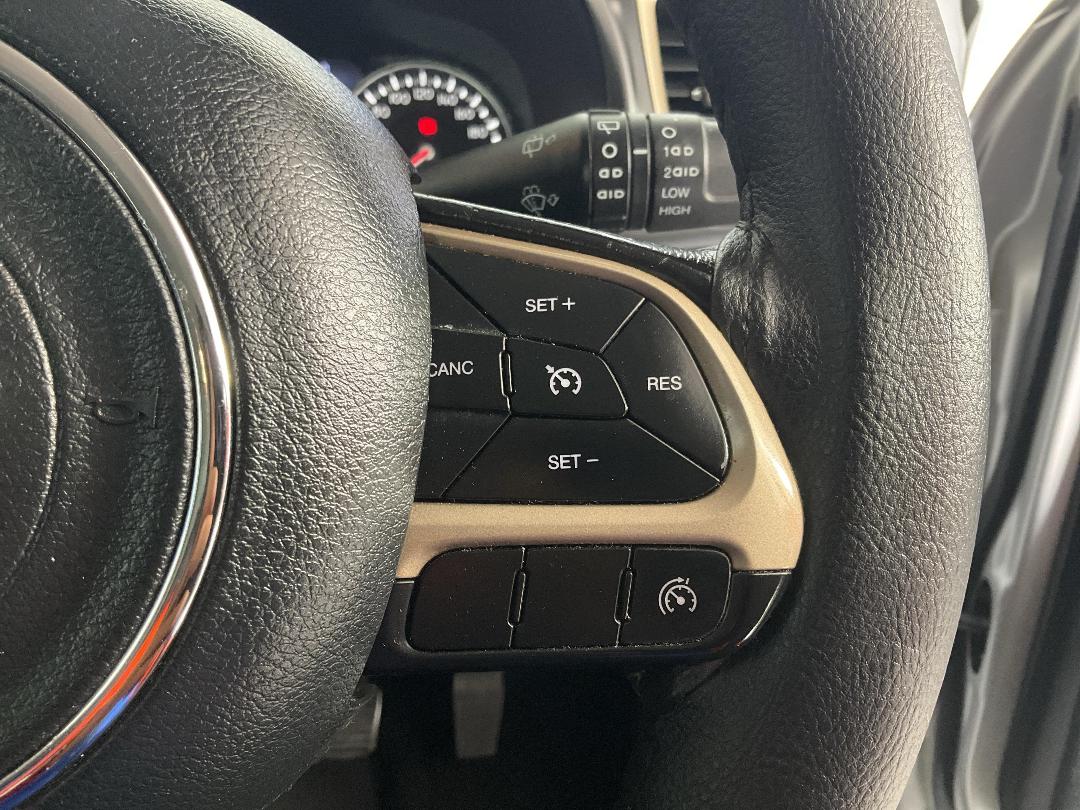 Photo '27' of Jeep Renegade Photo '27' of Jeep Renegade