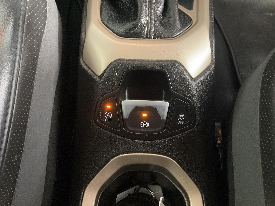 Photo '30' of Jeep Renegade Photo '30' of Jeep Renegade