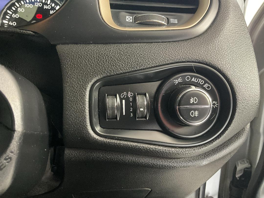 Photo '29' of Jeep Renegade Photo '29' of Jeep Renegade