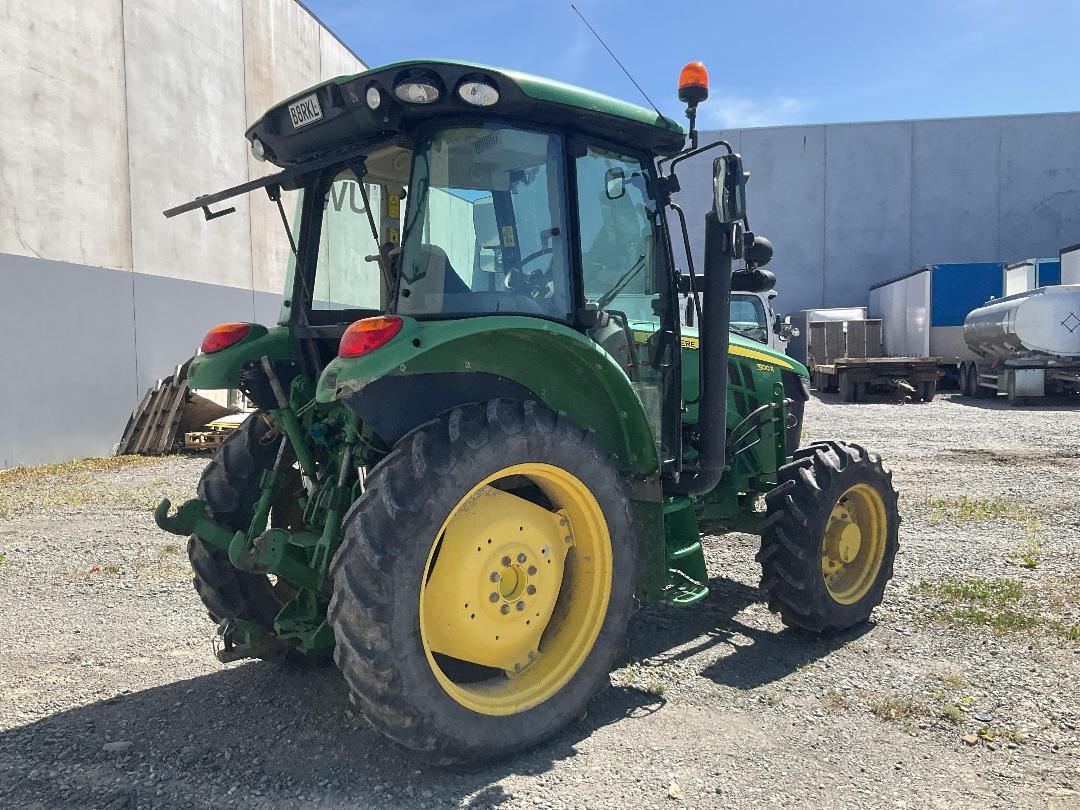 Photo '4' of John Deere 5100R Tractor